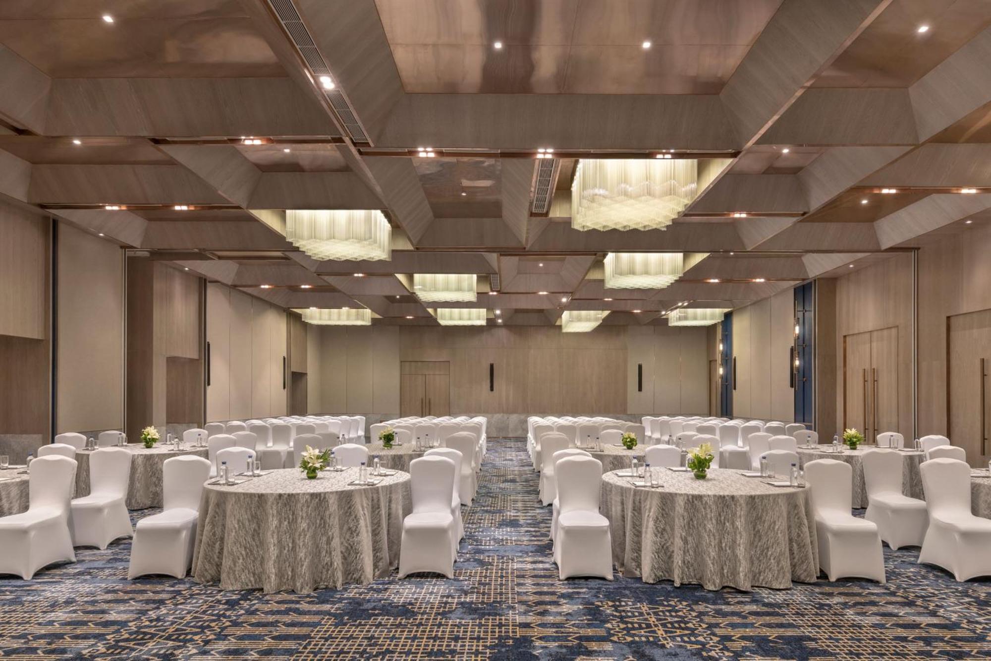 Navi Mumbai Marriott Hotel Exterior photo