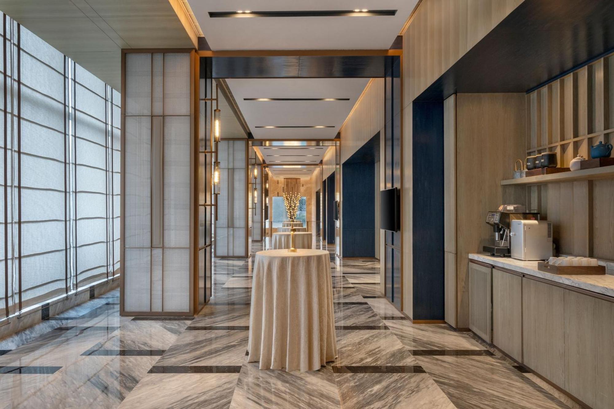 Navi Mumbai Marriott Hotel Exterior photo