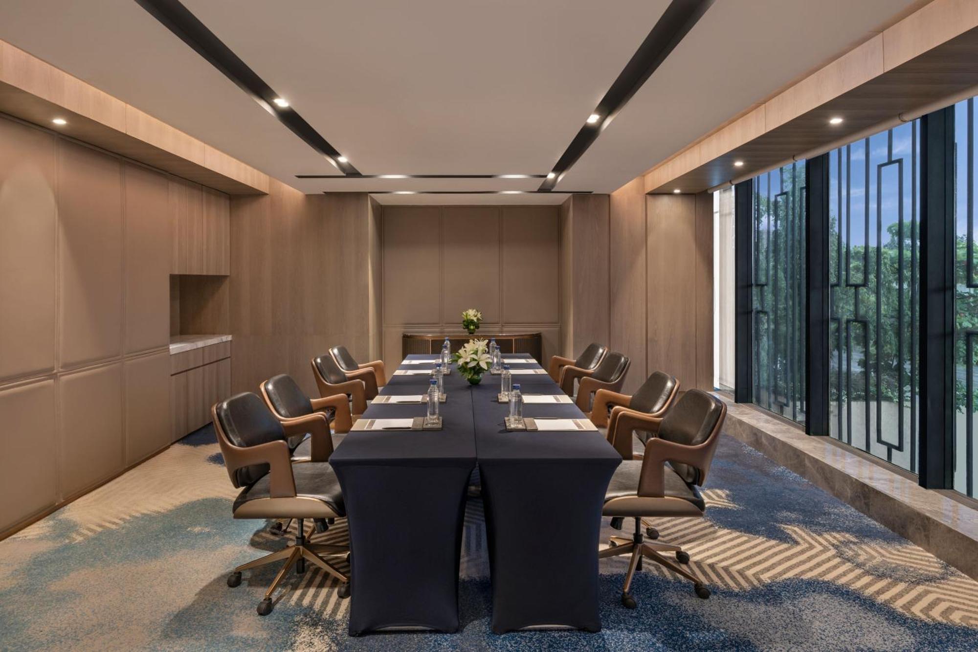 Navi Mumbai Marriott Hotel Exterior photo