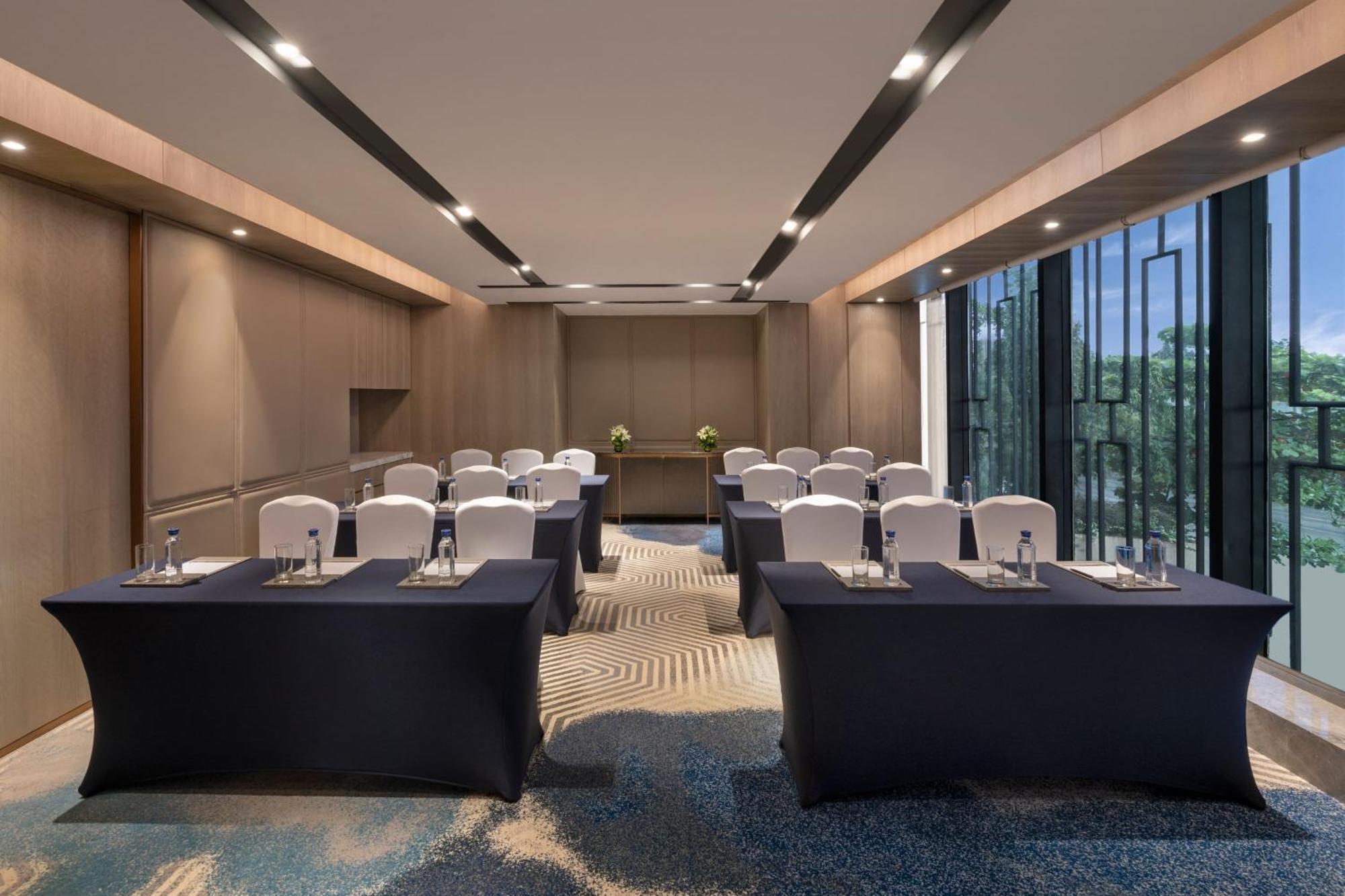 Navi Mumbai Marriott Hotel Exterior photo