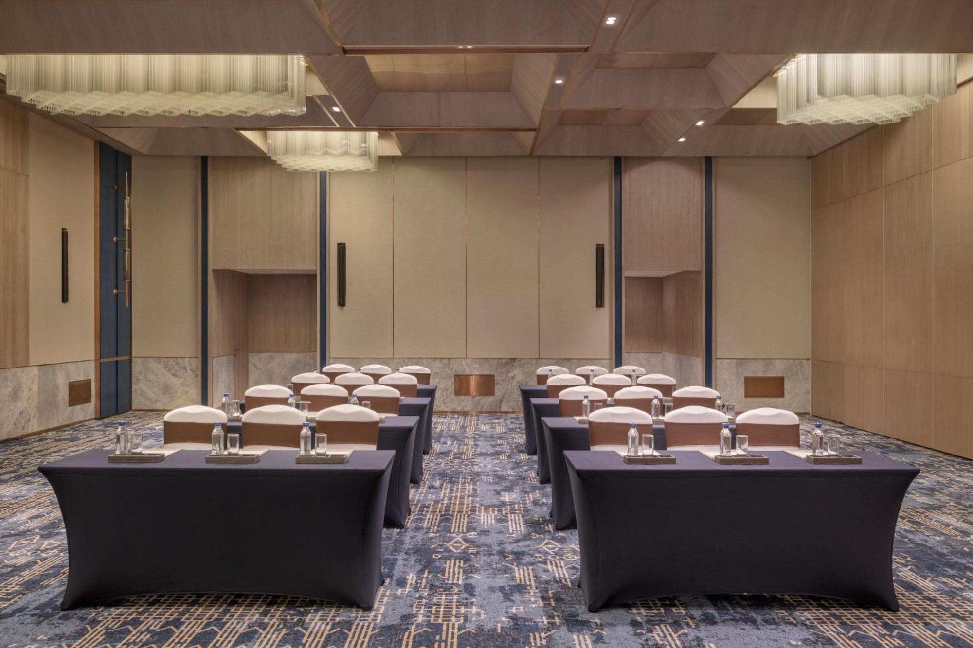 Navi Mumbai Marriott Hotel Exterior photo