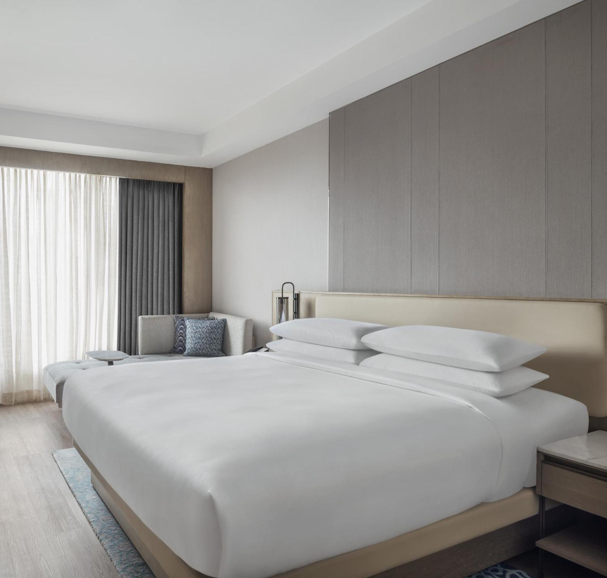Navi Mumbai Marriott Hotel Exterior photo